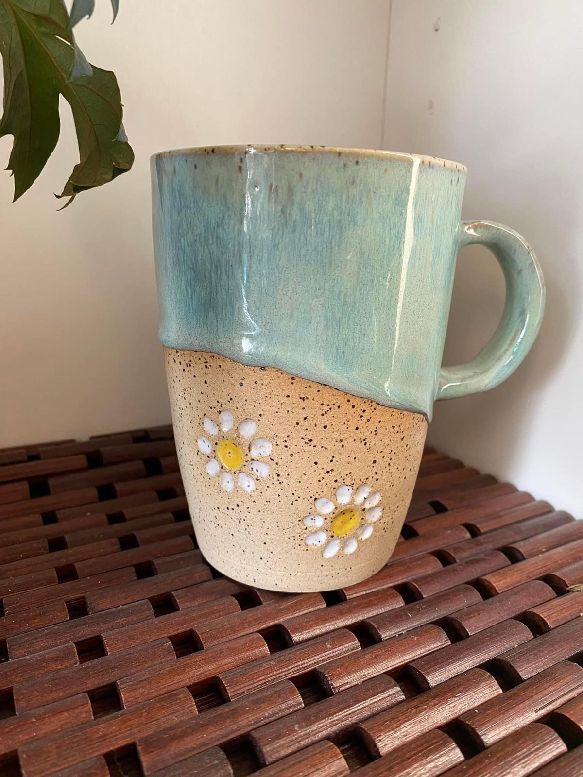 Daisy Mug by Linda Berg-Volk