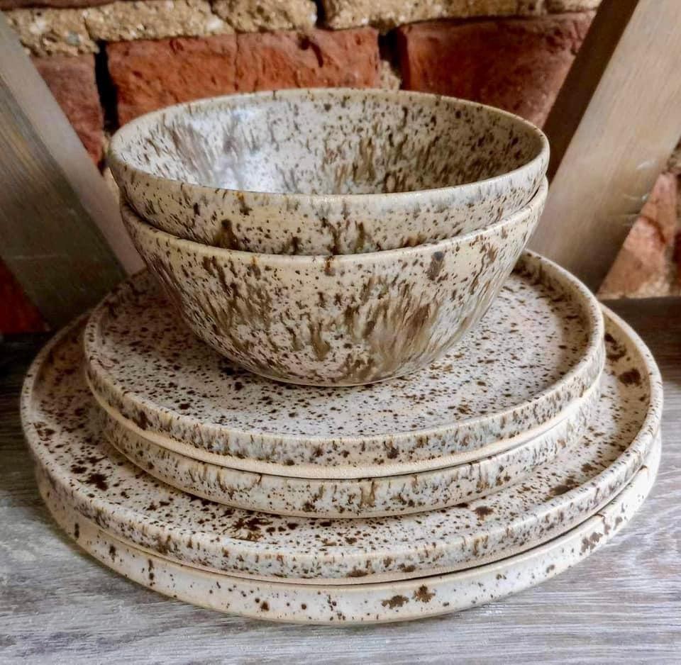 Stoneware tableware set by Alison Leeming